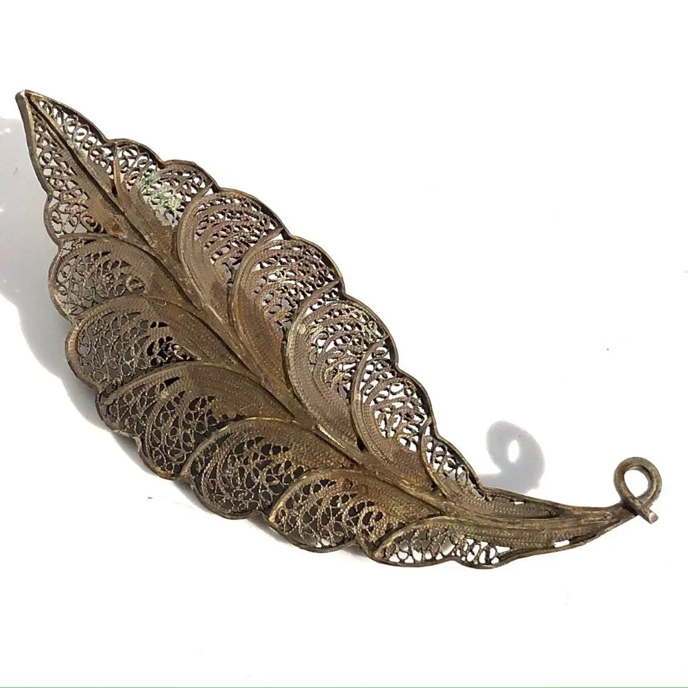 vintage filigree leaf pin brooch Portuguese brass tone delicate Victorian nature - Picture 5 of 16